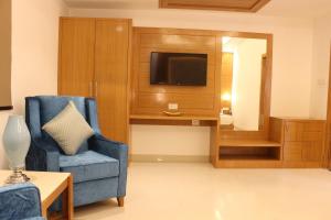 TV a/nebo společenská místnost v ubytování Hotel Star By Star Group- Near Delhi Airport