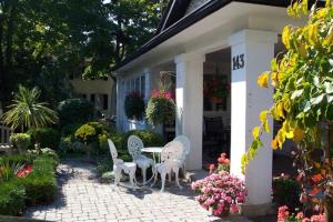 Gallery image of Bernard Gray Hall Bed and Breakfast in Niagara on the Lake