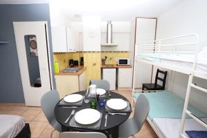 Kuchyň nebo kuchyňský kout v ubytování Grand studio 4 50m de la plage pour 4 + 3 fotografie