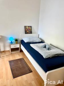 Giường trong phòng chung tại Ferienwohnung für 4 Personen, U-bahn, Autobahnnähe
