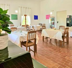 Green Hotel "I Mandorli di Dommos"的休息区