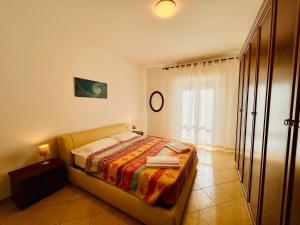 En eller flere senge i et værelse på Oltremare Central Apartment