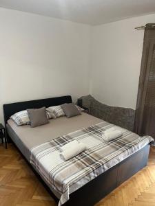 Postel nebo postele na pokoji v ubytování Apartmani Karla