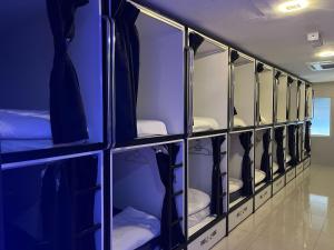 Fotografie z fotogalerie ubytování OYO 91036 J CAPSULE HOTEL @ JALAN BUKIT BINTANG v Kuala Lumpur
