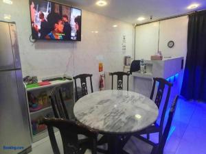 TV a/nebo společenská místnost v ubytování OYO 91036 J CAPSULE HOTEL @ JALAN BUKIT BINTANG