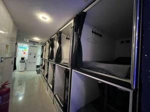 Kuchyň nebo kuchyňský kout v ubytování OYO 91036 J CAPSULE HOTEL @ JALAN BUKIT BINTANG