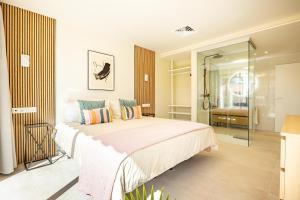 a bedroom with a large bed and a shower at LUXURY Sun Club 252 in San Bartolomé de Tirajana +20 photos