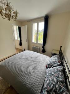 Postel nebo postele na pokoji v ubytování NEW 2 bedroom House 15mins from Paris by Train
