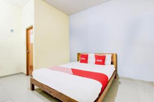Voodi või voodid majutusasutuse Hotel O Pogung Near Near Ugm Formerly Maleo Residence toas