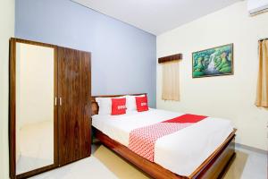 Voodi või voodid majutusasutuse Hotel O Pogung Near Near Ugm Formerly Maleo Residence toas