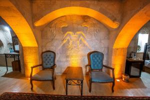 Posezení v ubytování Caldera Cave Hotel