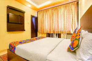 Postel nebo postele na pokoji v ubytování Fabhotel Manoshanti - Nr Big Daddy Casino