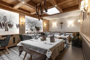 Χώρος καθιστικού στο Hotel Baer & Post Zernez