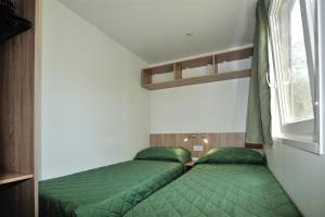 Postel nebo postele na pokoji v ubytování Happy Camp in Don Antonio Glamping Village