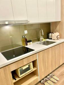 Η κουζίνα ή μικρή κουζίνα στο Enter Right Homestay SmartCity