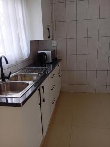 Køkken eller tekøkken på Visitors' Paradise Guest House