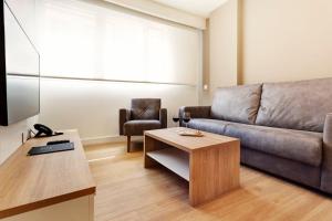 Posezení v ubytování Sercotel Logroño Suites