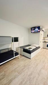 Η κουζίνα ή μικρή κουζίνα στο Neuwertiges Apartment mit schnellem WLAN, Netflix, Glasfaser, Kostenlose Privatparkplatz auch für Transporter geeignet R25