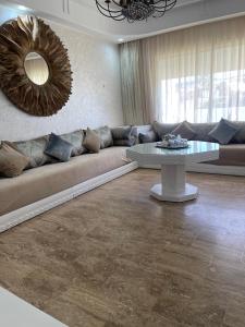 Posezení v ubytování Sakana bleu appartement en petite résidence familiale en front de mer