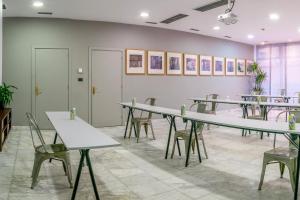 The business area and/or conference room at Sercotel Madrid Aeropuerto