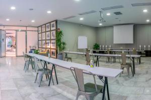 The business area and/or conference room at Sercotel Madrid Aeropuerto