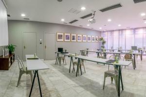 The business area and/or conference room at Sercotel Madrid Aeropuerto