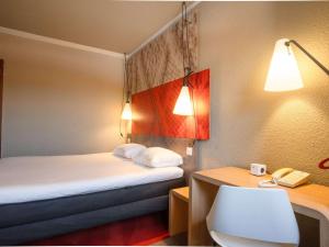 Postel nebo postele na pokoji v ubytování ibis Montauban