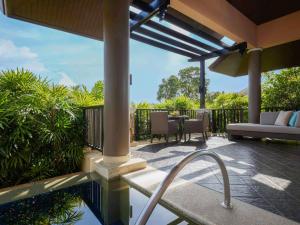 Pullman Phuket Panwa Beach Resort外面的花园