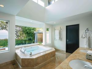Pullman Phuket Panwa Beach Resort的一间浴室