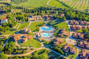 Bazén v ubytování HOTIDAY Room Collection - Massa Alta nebo v jeho okolí