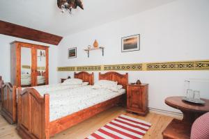 En eller flere senge i et værelse på Badiu's Guest House
