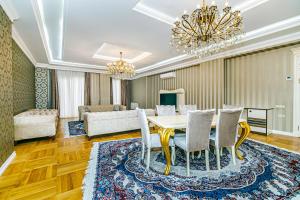Χώρος καθιστικού στο City Centre apartment on Nizami