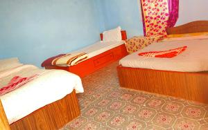 Postel nebo postele na pokoji v ubytování Namaste Guest House