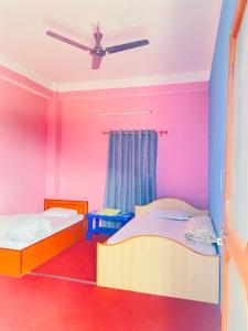 Postel nebo postele na pokoji v ubytování Namaste Guest House
