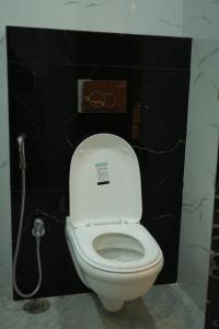 Gallery image of Hotel Golden Palace in Lucknow +16 photos