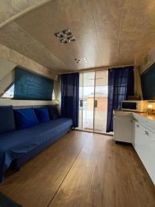 Yate en Gijon , experiencia única的休息区