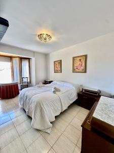 a bedroom with a large bed and a chandelier at Apartamento de vistabella REF 015 in Vistabella del Maestrazgo
