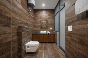 Koupelna v ubytování Kasauli Skylline I 2 BHK With Jacuzzi + 16 fotografií