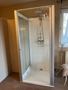 a glass shower door in a room at Spa&Golf-Suite Velden in Velden am Wörthersee