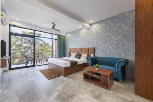 Postel nebo postele na pokoji v ubytování Kasauli Skylline I 2 BHK With Jacuzzi