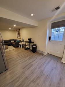 Gallery image of Modern 1BR Basement Suite in Potomac