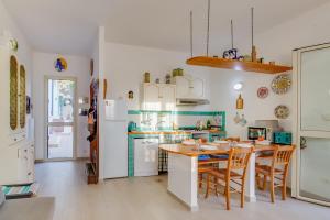 Kuchyň nebo kuchyňský kout v ubytování !!! SULLA SPIAGGIA !!! - Montalbano House + 52 fotografií