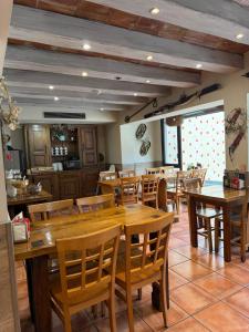 阿斯顿酒店餐厅或其他用餐的地方