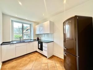 Eldhús eða eldhúskrókur á Business Apartment ZIMMERzuVERMIETEN in Solothurn
