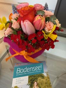 a magazine with a bouquet of flowers next to a book at Die Trauminsel 3 in Lindau +20 photos