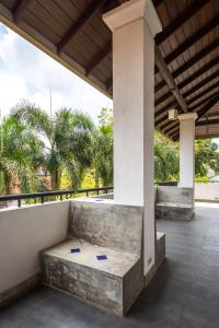 Five Palms Colombo的阳台或露台
