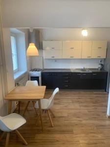 Η κουζίνα ή μικρή κουζίνα στο Your Home 12 with parking