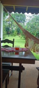 a table with a bowl on top of a hammock at Nosso Cantinho Delfinópolis Serra da Canastra in Delfinópolis