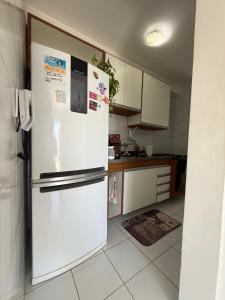 Køkken eller tekøkken på Ajuflat- Seu lar perto da Praia e da Orla de Atalaia com Ar condicionado e piscina