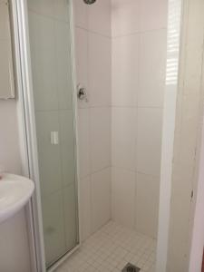 a bathroom with a shower and a sink at Karoorus Mossie -Loxton Overnight Stay in Loxton +34 photos